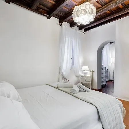 Daire White Coronari Roma