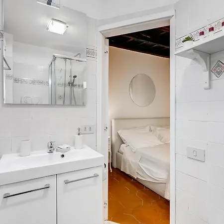 Daire White Coronari Roma