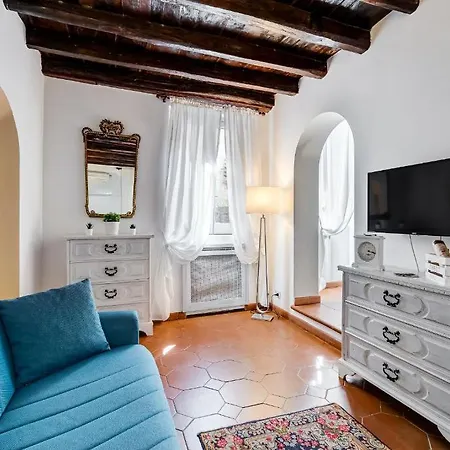 White Coronari Daire Roma