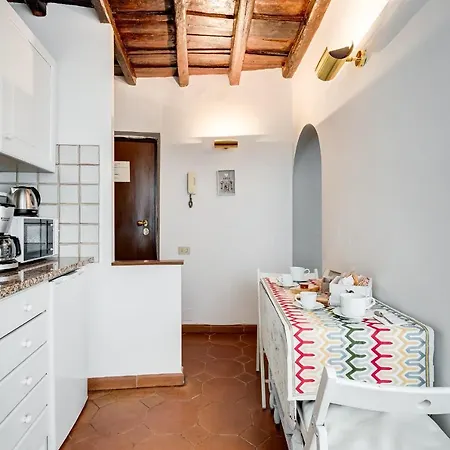 Daire White Coronari Roma