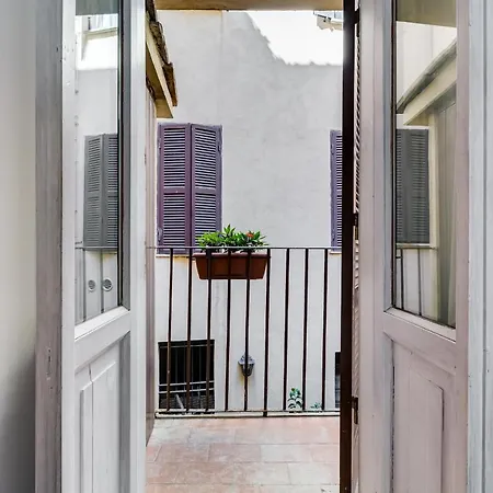 White Coronari Lejlighed